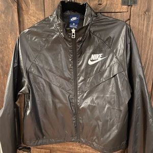 Nike water repellent black cropped jacket. Excellent condition